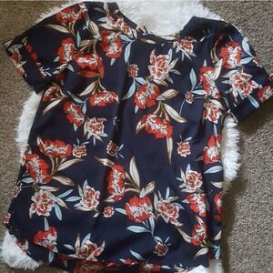 STACCATO floral top Women’s Size Medium